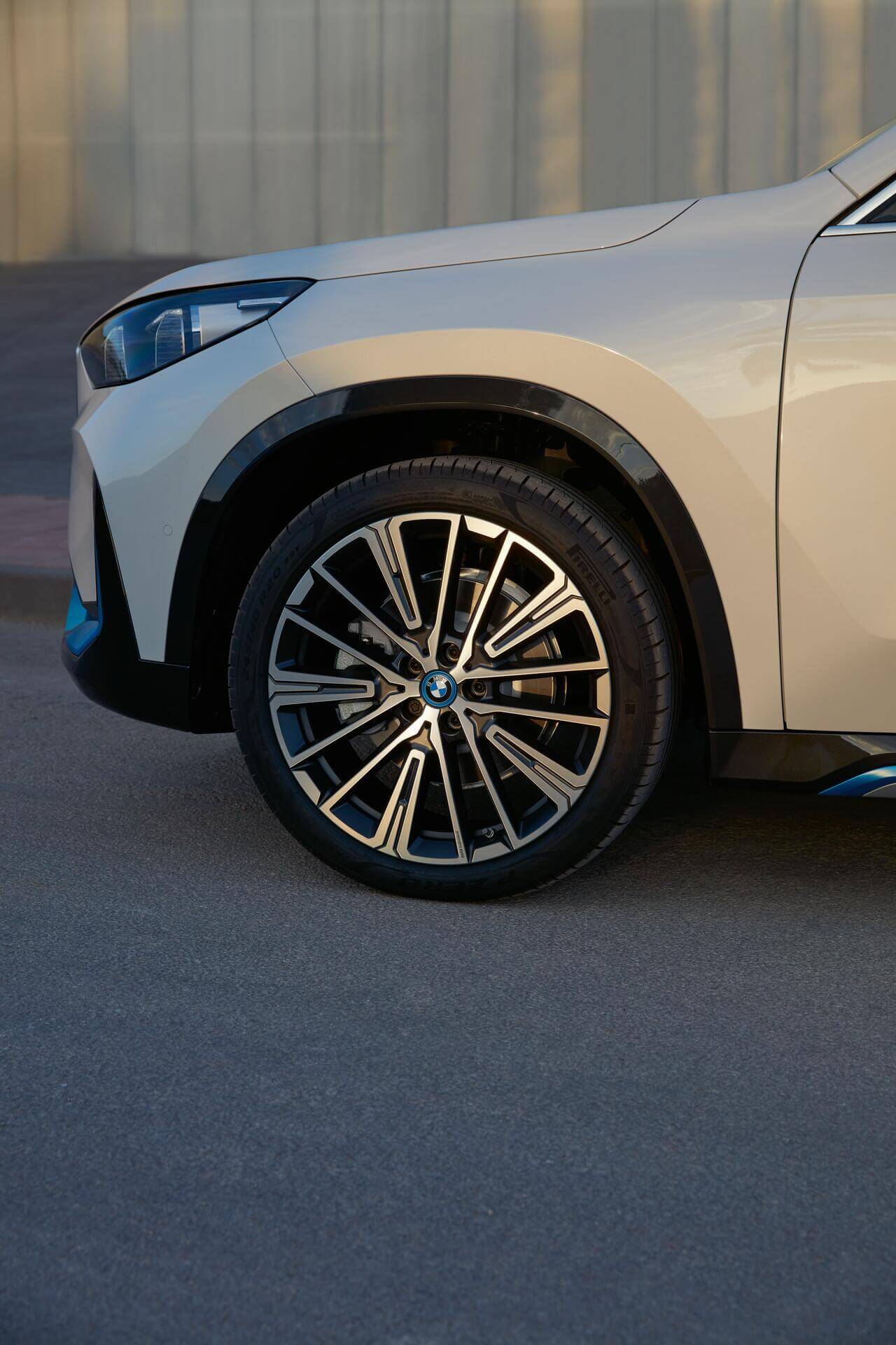 BMW iX1 pris däck tjänstebil